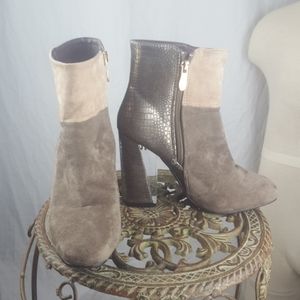 CATHY DIN CROC METALLIC SUEDE HEELS SZ 7